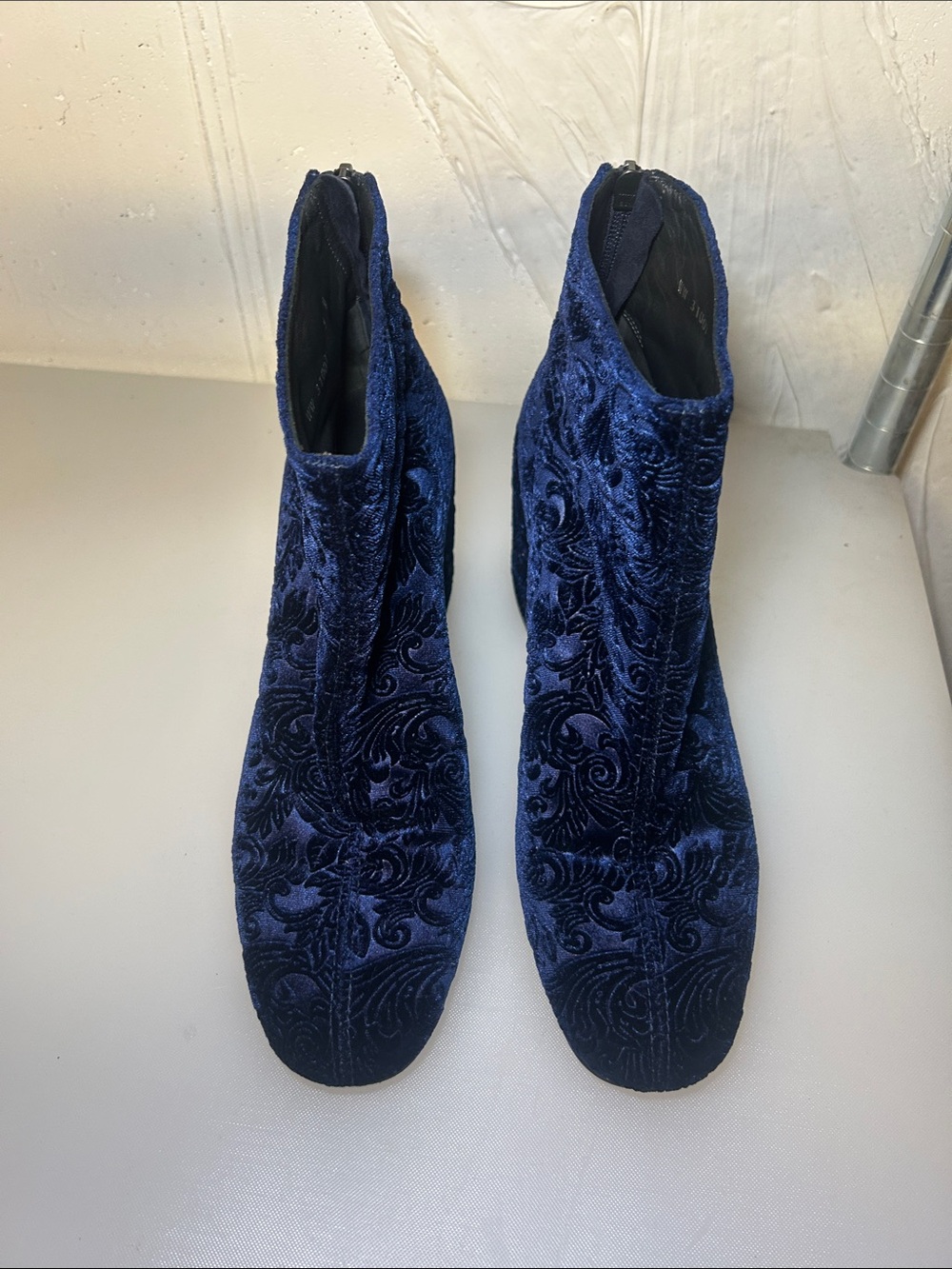 Stuart Weitzman “Bacari” Blue Velvet Brocade Ankle Booties Size: 9